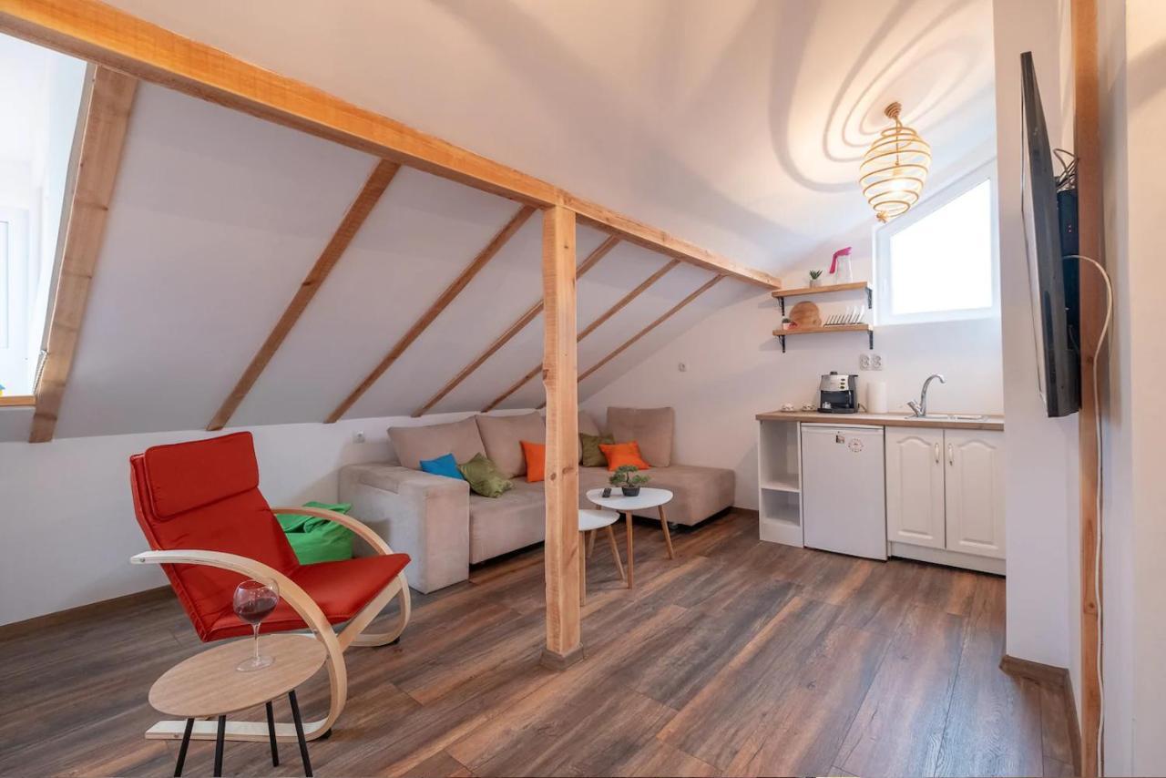 Entire Central House With Guest Rooms & Garden 소피아 외부 사진