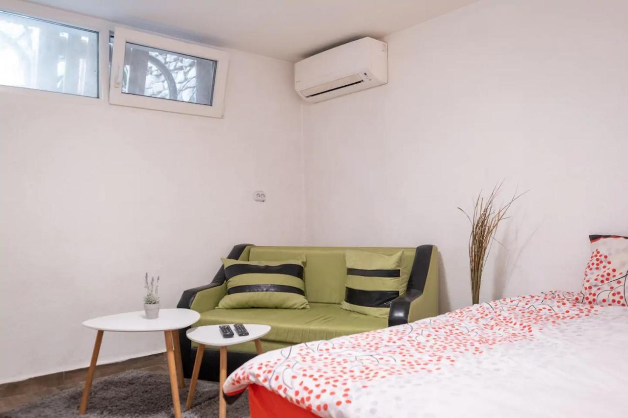 Entire Central House With Guest Rooms & Garden 소피아 외부 사진