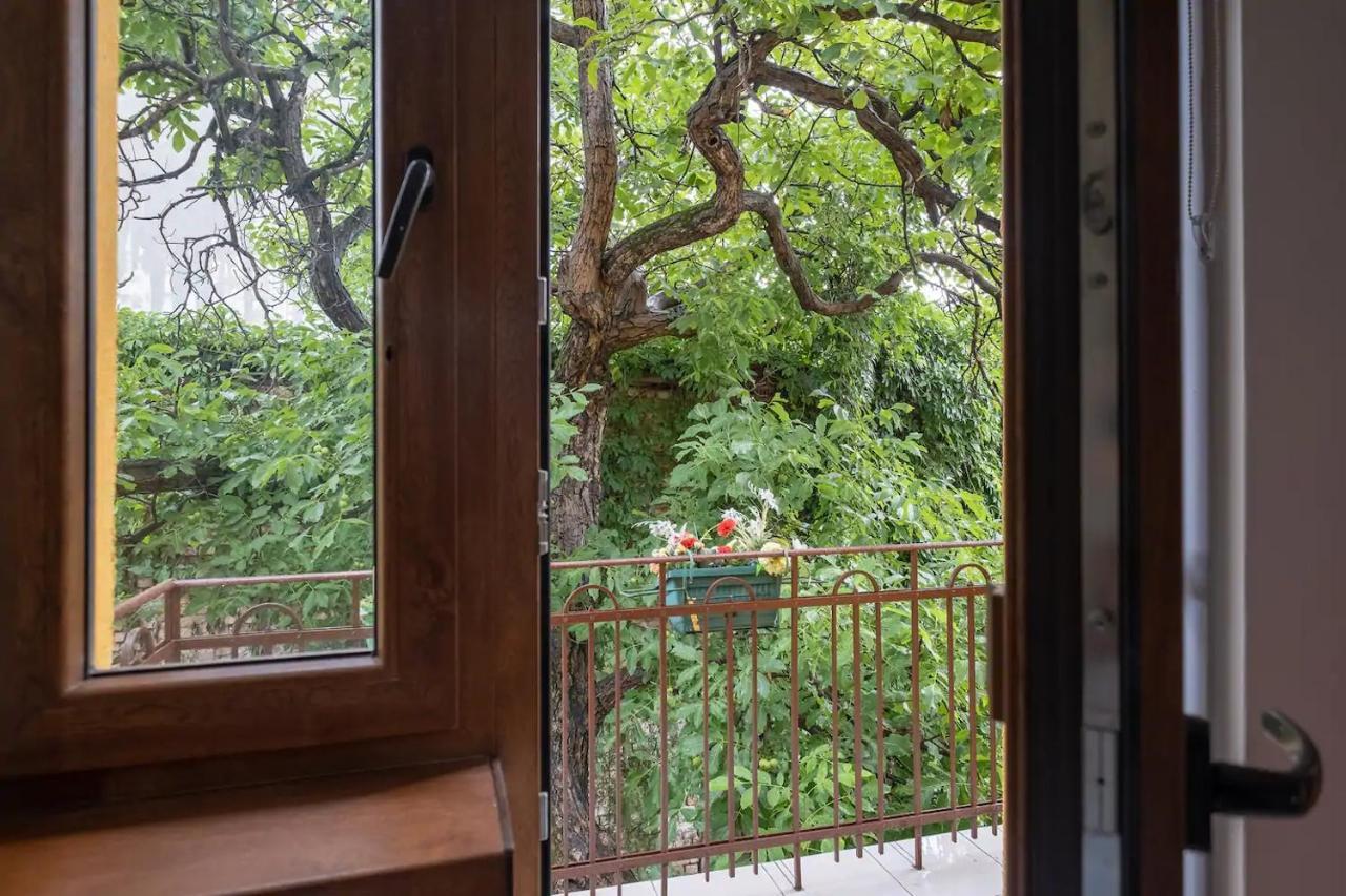 Entire Central House With Guest Rooms & Garden 소피아 외부 사진