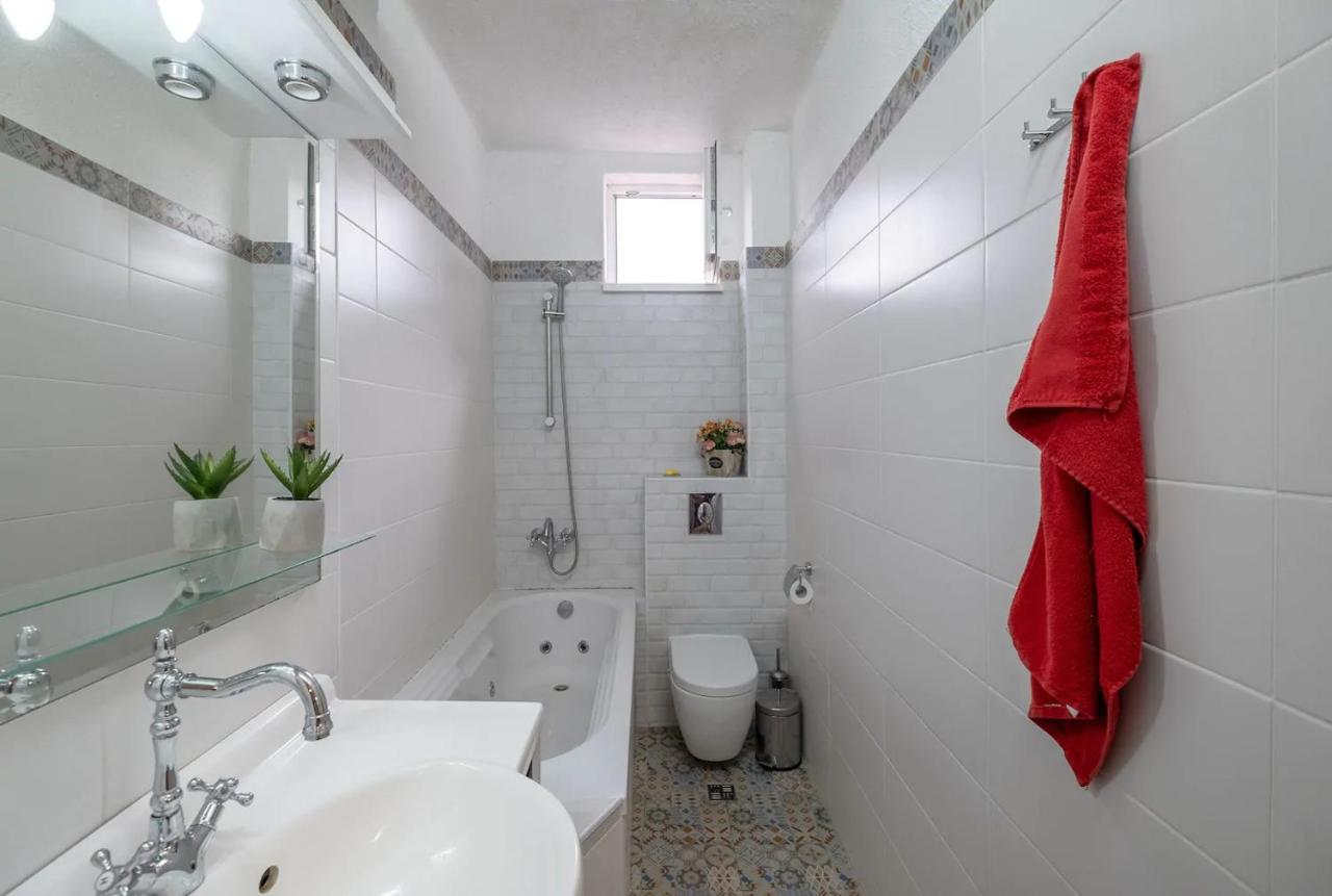 Entire Central House With Guest Rooms & Garden 소피아 외부 사진