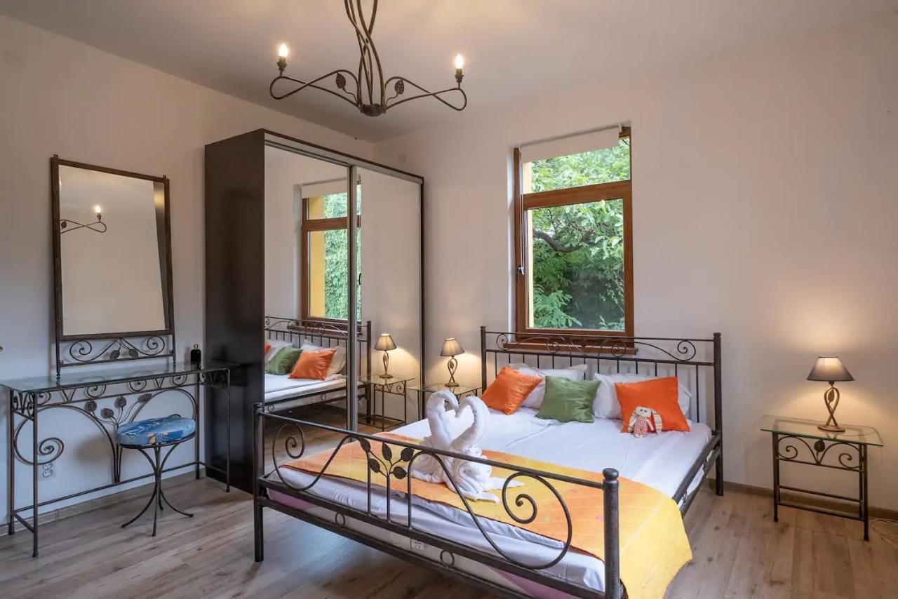 Entire Central House With Guest Rooms & Garden 소피아 외부 사진